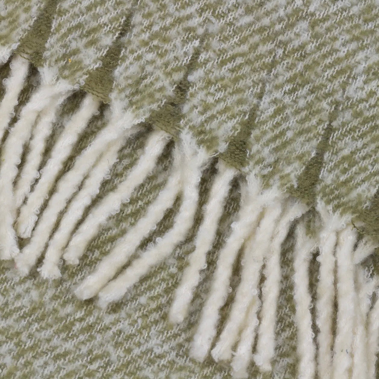 Woven Tasselled Throw - Green