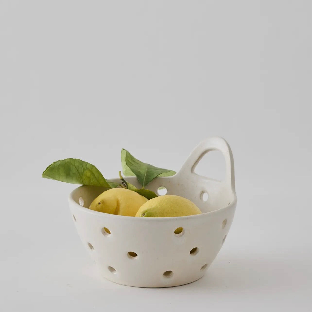 Stoneware Berry Bowl / Strainer