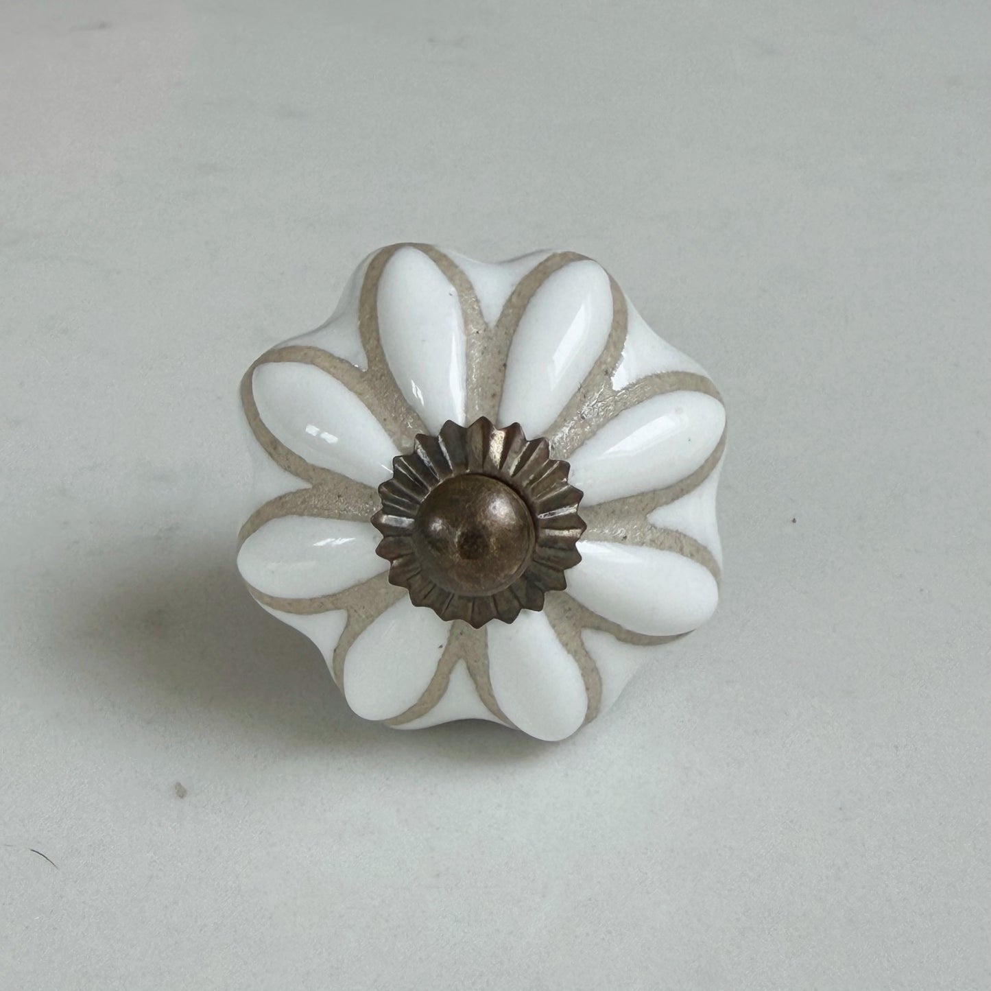 Ceramic Daisy Flower Drawer Pull