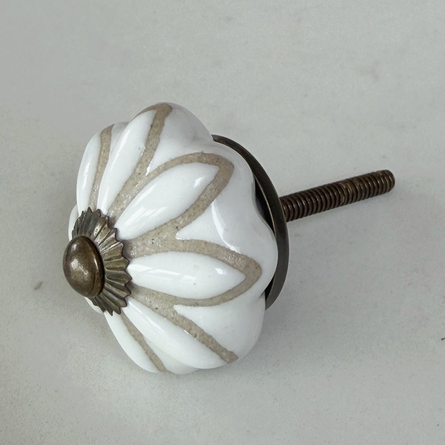 Ceramic Daisy Flower Drawer Pull