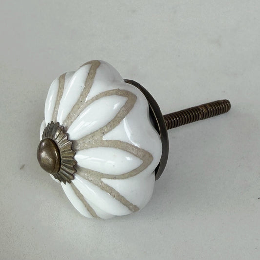 Ceramic Daisy Flower Drawer Pull
