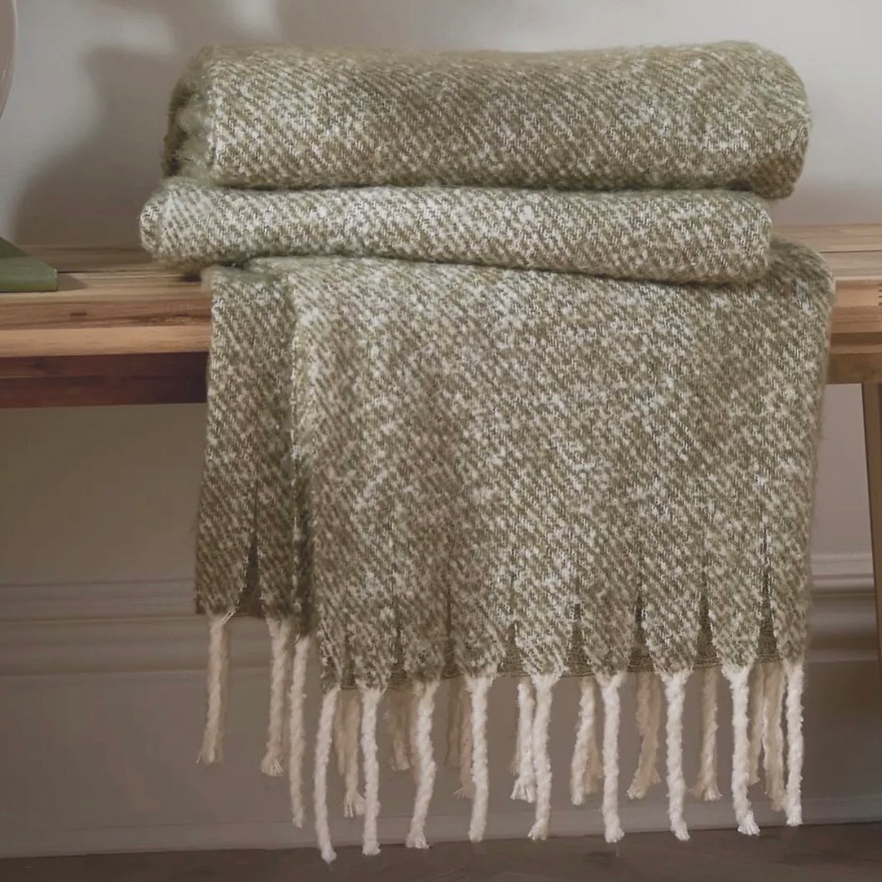 Woven Tasselled Throw - Green